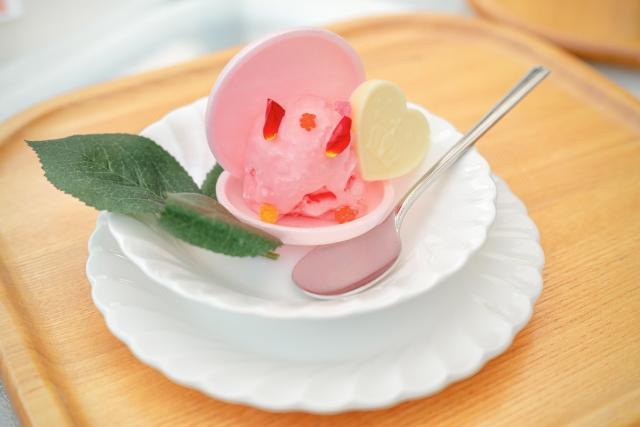 Three Attractions of “Monaka ice cream”