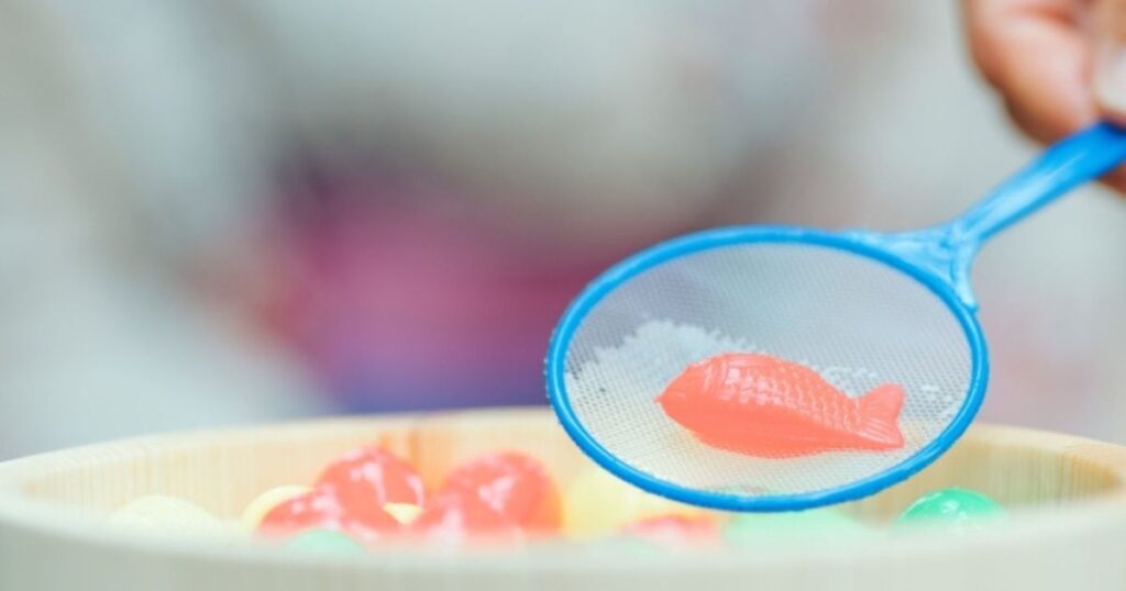 Goldfish scooping at Japanese festival stalls sometimes uses the skin of the monaka.